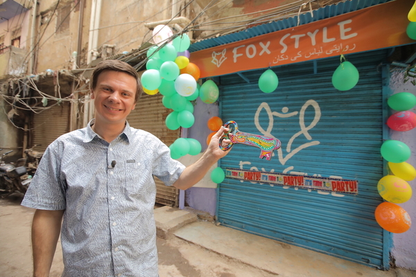 «Человек-лиса» получил в подарок магазин от Дмитрия Комарова