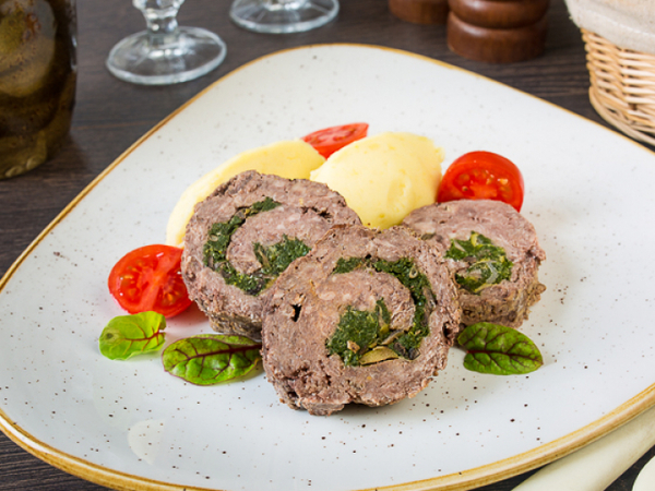 Мясной рулет со шпинатом и грибами на Пасху