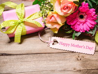 Что порадует мам: лучшие подарки ко Дню матери