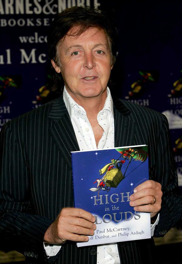 ТОП-15 украинских и зарубежных звезд, которые пишут книги