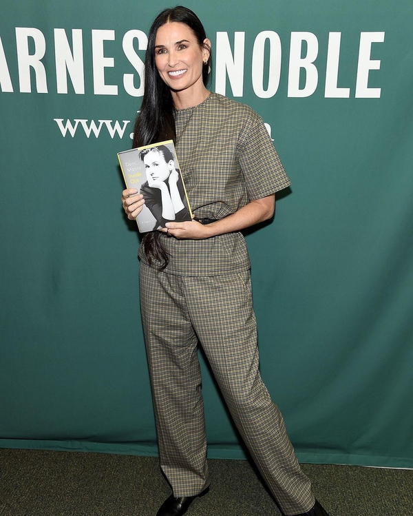 ТОП-15 украинских и зарубежных звезд, которые пишут книги