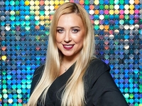 Тоня Матвиенко впервые появилась на обложке с обеими дочерями