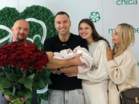 Экс-холостяк Макс Михайлюк очаровал первой фотосессией с дочерью