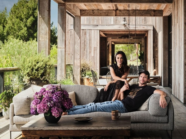 Мила Кунис и Эштон Кутчер показали интерьер своего особняка