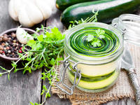 Ну очень вкусно: маринованные слайсы из цуккини