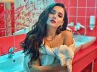 Анну Тринчер обокрали в поезде: она обвиняет проводников