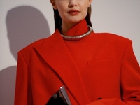 Белые стрелки - бьюти-тренд лета 2021: показывает Джиджи Хадид