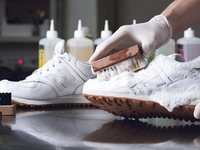 Как почистить белые кроссовки в домашних условиях?