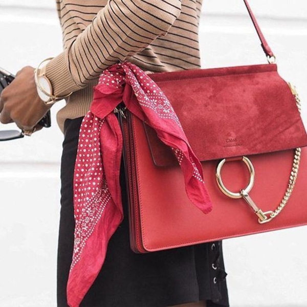 Вместо топа и панамы: как завязывать шелковый платок