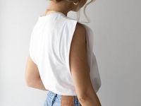 Не больше пяти минут: как сделать самую модную прическу сезона