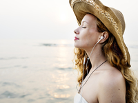 Песни для лета: 5 треков для вашего плейлиста