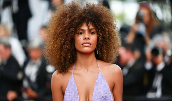 Маникюр Тины Кунаки - самый быстрый вариант покрытия на лето