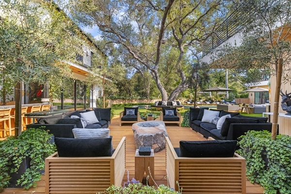 В Сети показали роскошный дом звезды «Игры престолов» Софи Тернер