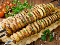 Картофель с салом на шампурах - идея на миллион