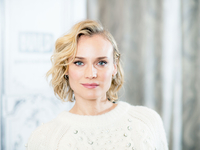 Диана Крюгер показывает, как стильно носить платье в горох