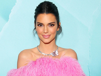 Кендалл Дженнер в самых модных джинсах сезона