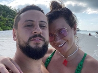 Монатик показал фото первого поцелуя с женой