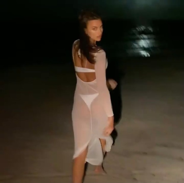 Богиня красоты: Ирина Шейк в абсолютно прозрачном платье