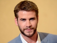 Звезду «Голодных игр» обвинили в фиктивном романе