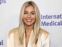 Сиенна Миллер впервые вышла в свет с бойфрендом-миллиардером