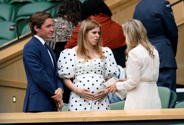 Принцесса Беатрис впервые вышла в свет после объявления о беременности