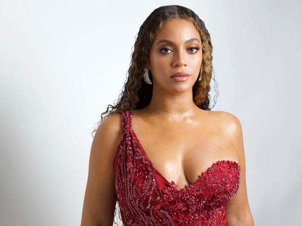 Как выглядят самые яркие брюки этого лета: показывает Бейонсе