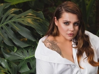 Еще один каминг-аут: Солистка KAZKA объявила себя квиром