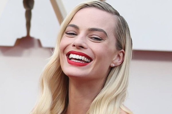 Как у звезд: 5 самых модных оттенков помады на лето 2021