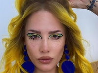 Певица Холзи родила и показала фото первенца