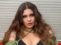 Солистка KAZKA купила коттедж: на чьи деньги?