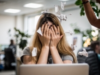 Любую обезьяну можно обучить твоей работе: буллинг в офисе, что делать?