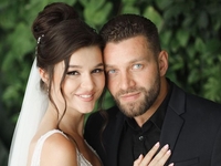 Известный украинский актер женился на финалистке «Холостяка»: свадебные фото