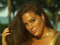 Как носить облегающее вязаное платье: показывает беременная Эшли Грэм