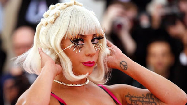 Леди Гага в главном оттенке осени 2021