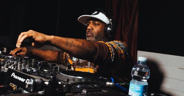 От коронавируса умер известный диджей Пол Джонсон