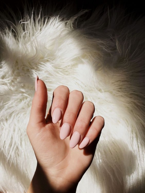 Королевский нюд: 30 лучших идей для маникюра в нейтральных оттенках