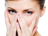 Опухли веки: что делать?