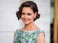 Самые универсальные и стильные джинсы 2021: показывает Кэти Холмс