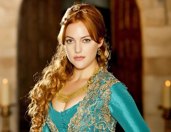 Мерьем Узерли - 38: самые роскошные образы актрисы из "Великолепного века"