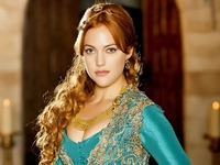 Мерьем Узерли - 38: самые роскошные образы актрисы из "Великолепного века"