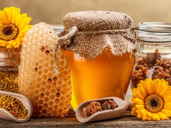 Медовый Спас 2021: поздравления в картинках