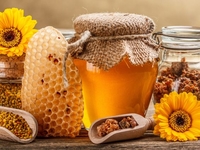 Медовый Спас 2021: поздравления в картинках