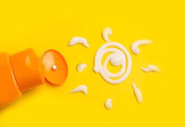 Економія крему із SPF може призвести до сумного результату