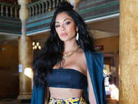 В цветах лета: Николь Шерзингер в самом красивом платье с пайетками