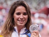 Олимпийская призерка продала свою медаль за крупную сумму денег