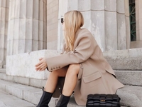 Самая модная обувь сезона: с чем носить ботинки челси осенью 2021