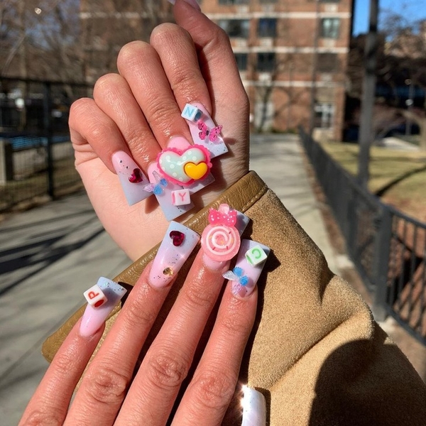 Duck nails: забавный маникюр в форме утиных лапок для самых смелых