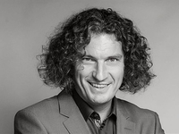 Кузьму Скрябина «оживили» для концерта на НСК «Олимпийском» - видео