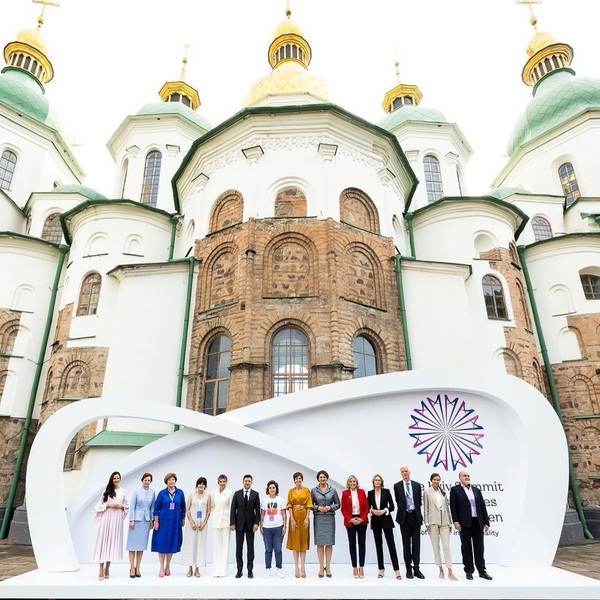 Звезда "Карточного домика" Робин Райт запостила фото с Зеленским