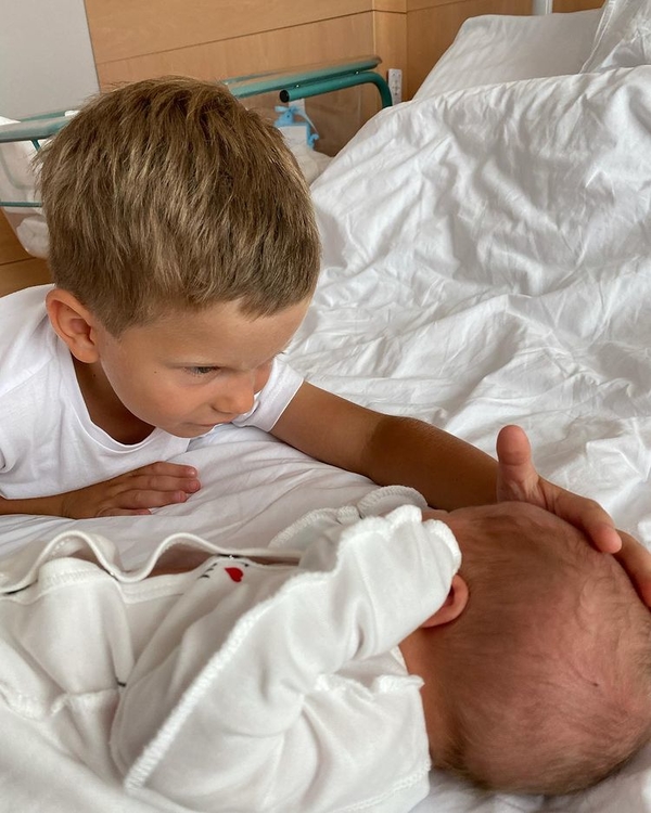 Фотосессия у Горбунова дома: Звездный папа появился на обложке с сыном